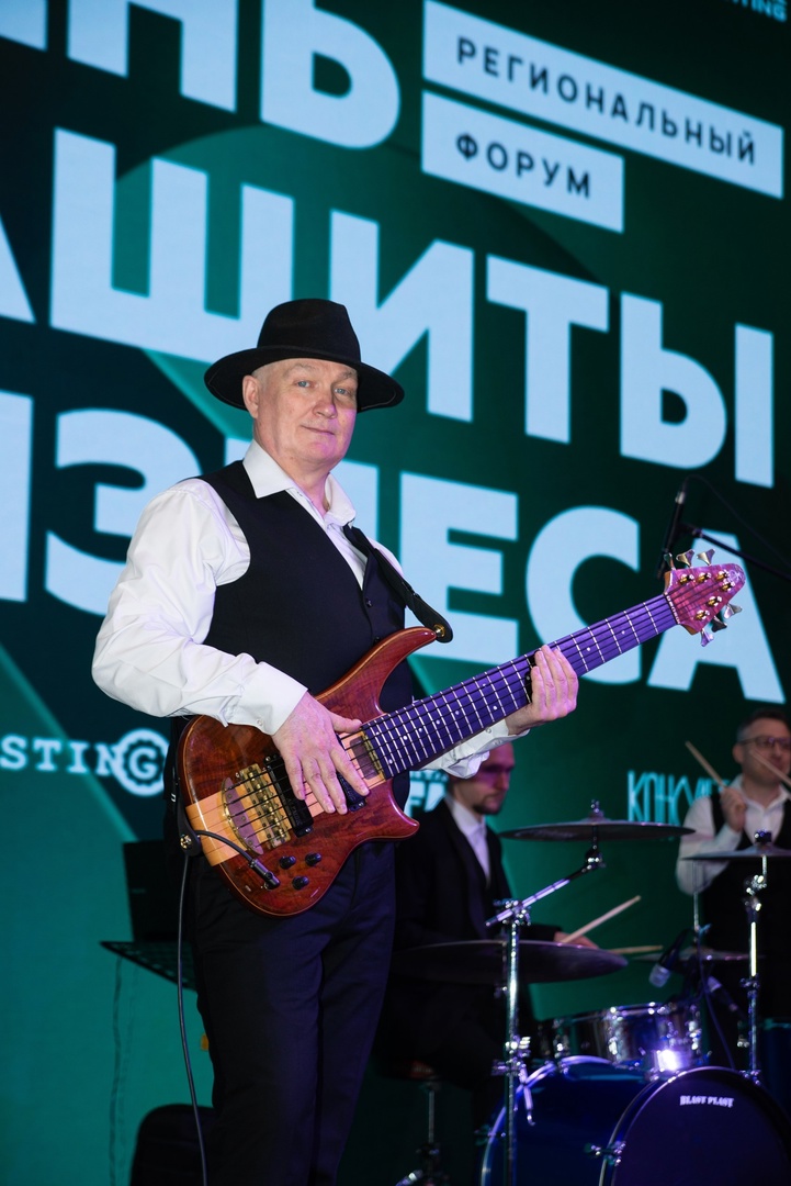 Музыкальное выступление на форуме